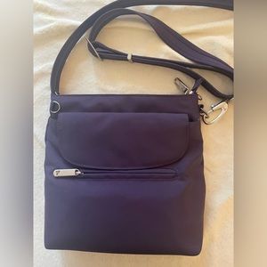 Travelon RFID blocking crossbody purse
